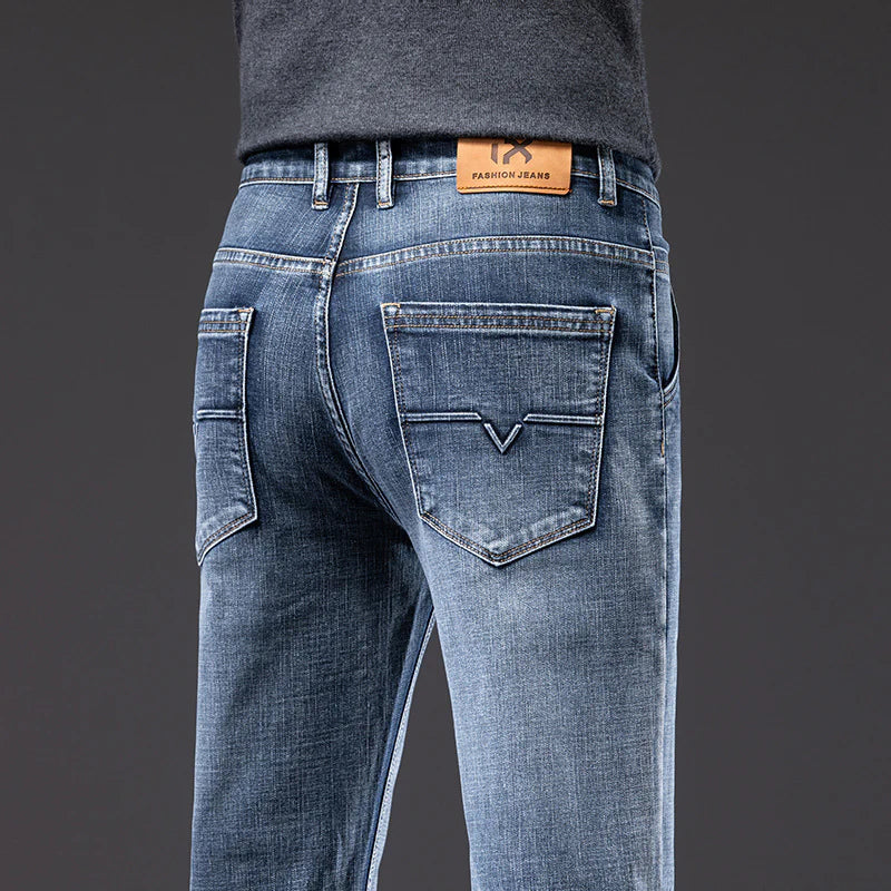 VERNER - GERADE GESCHNITTENE JEANS