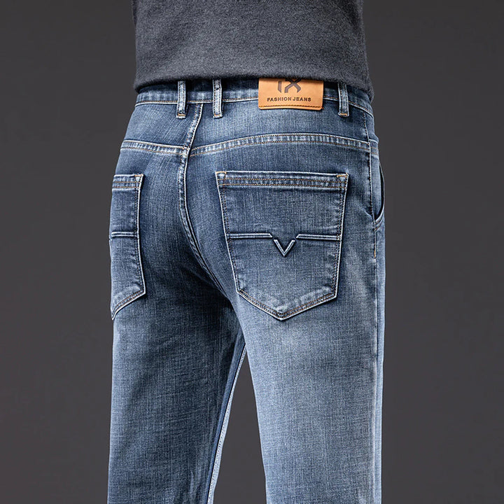 VERNER - GERADE GESCHNITTENE JEANS