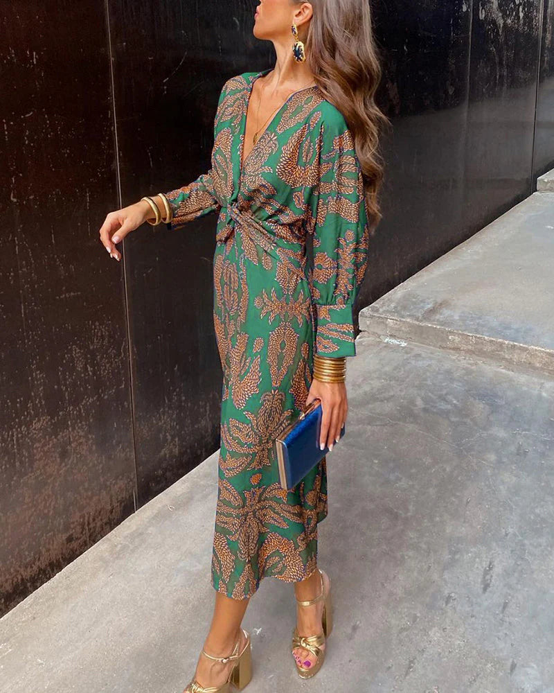 YELDA - ENG ANLIEGENDES KLEID MIT PRINT
