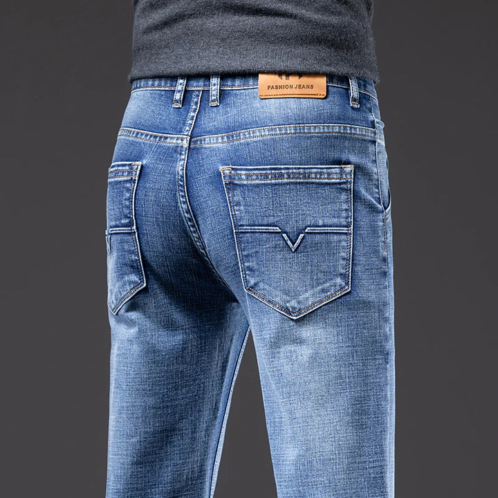 VERNER - GERADE GESCHNITTENE JEANS