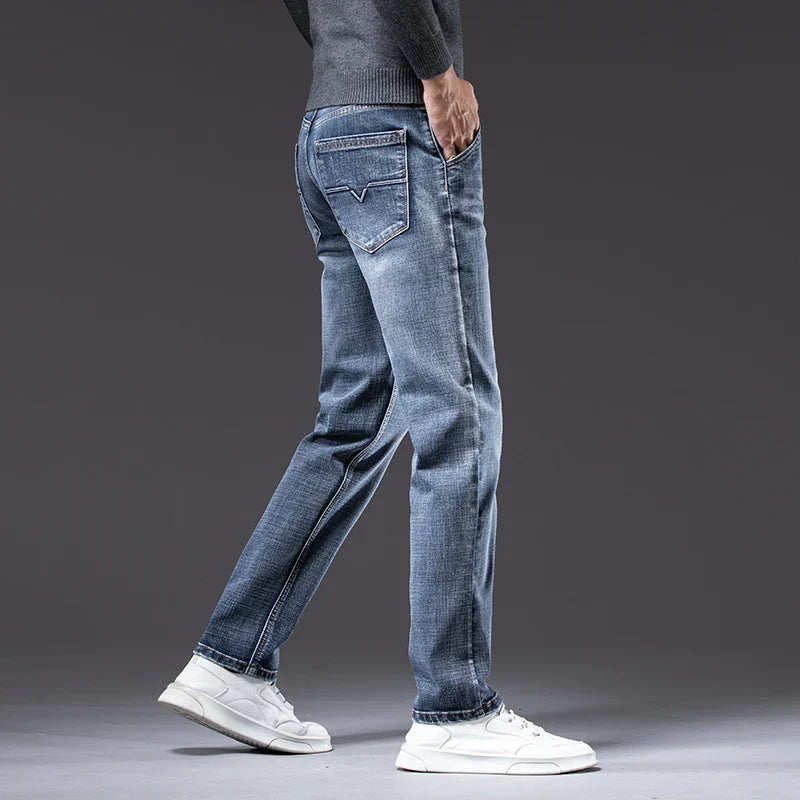 VERNER - GERADE GESCHNITTENE JEANS
