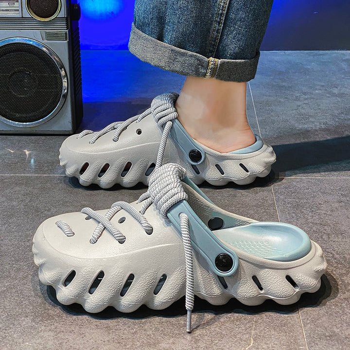 GUSTAV - CLOGS MIT DEKORATIVEN SCHNÜRSENKELN