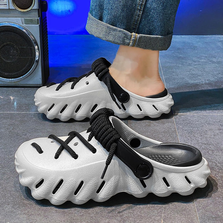GUSTAV - CLOGS MIT DEKORATIVEN SCHNÜRSENKELN