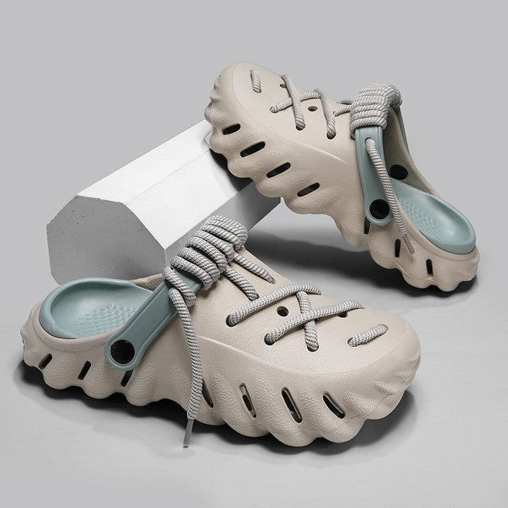 GUSTAV - CLOGS MIT DEKORATIVEN SCHNÜRSENKELN