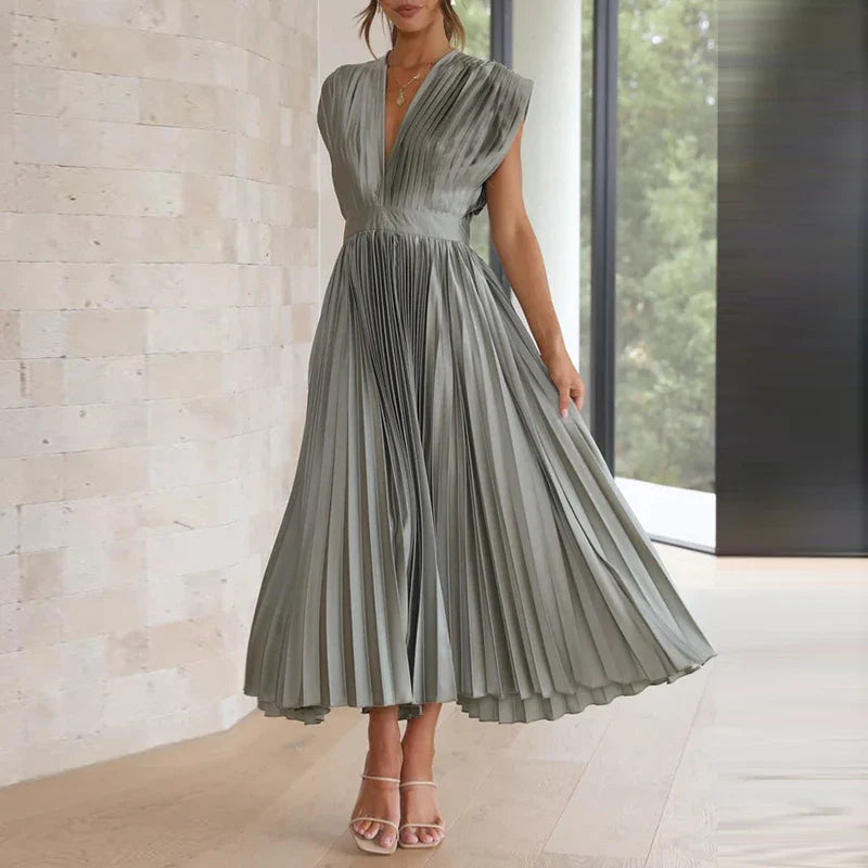 AROA - LANGES PLISSIERTES KLEID MIT GÜRTEL