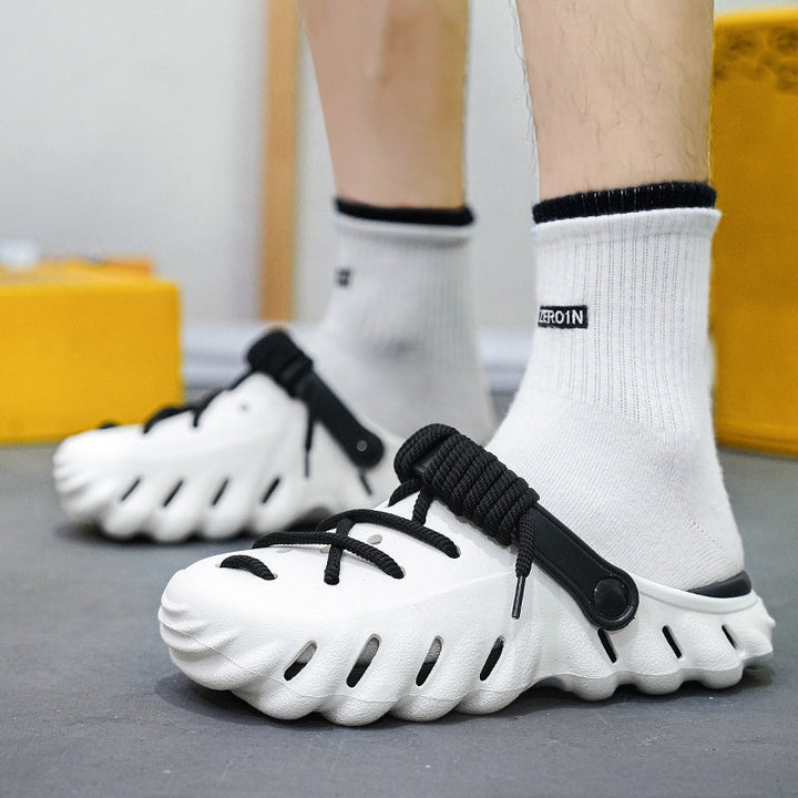 GUSTAV - CLOGS MIT DEKORATIVEN SCHNÜRSENKELN